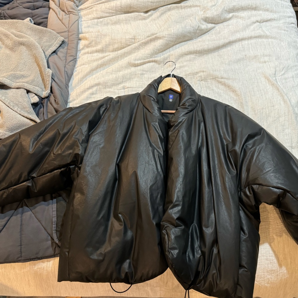 Yeezy Gap Puffer Jacket. Black, Medium size, worn 1 time